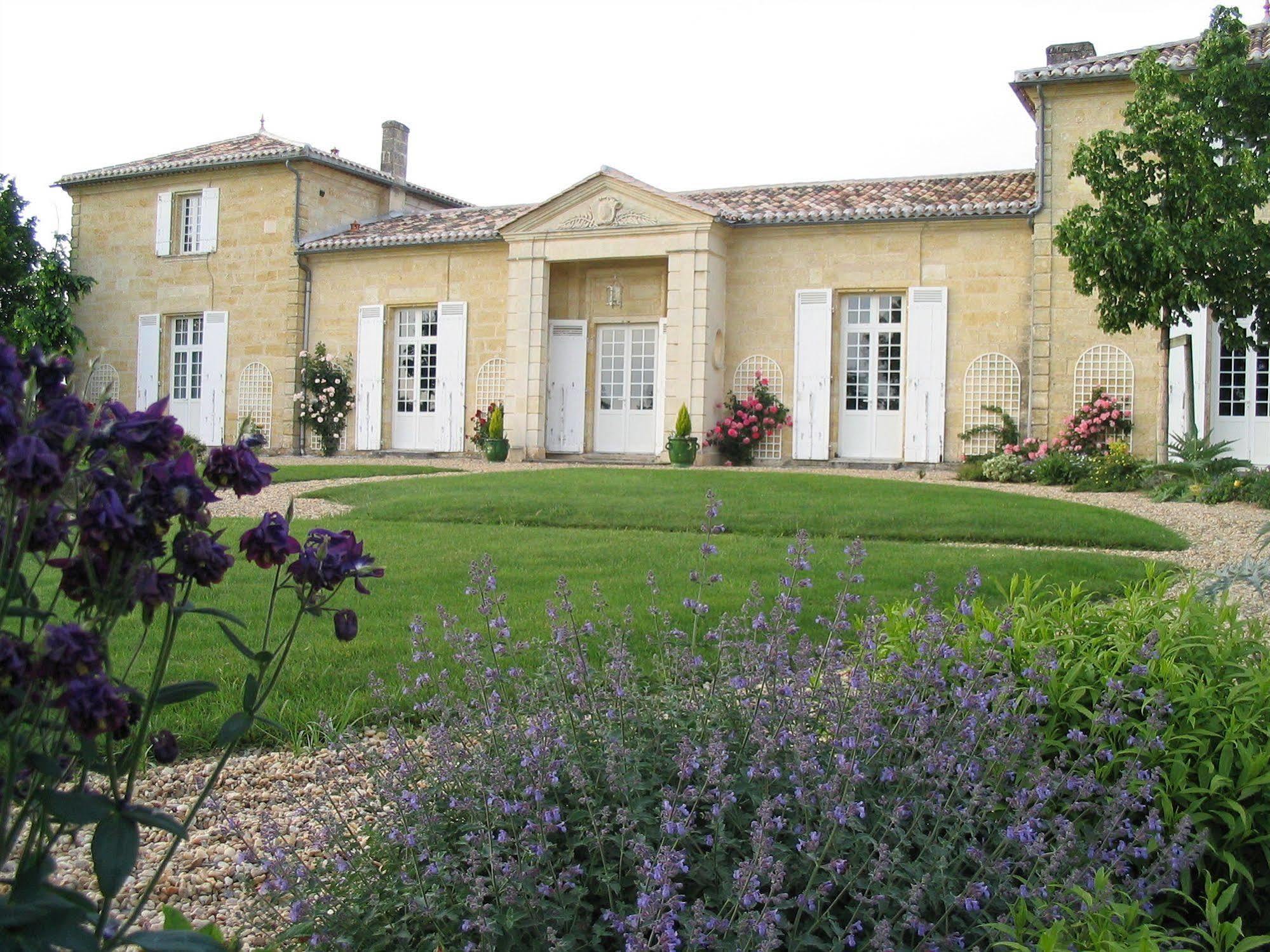 Chateau Belles Graves Bed & Breakfast Pomerols Bagian luar foto