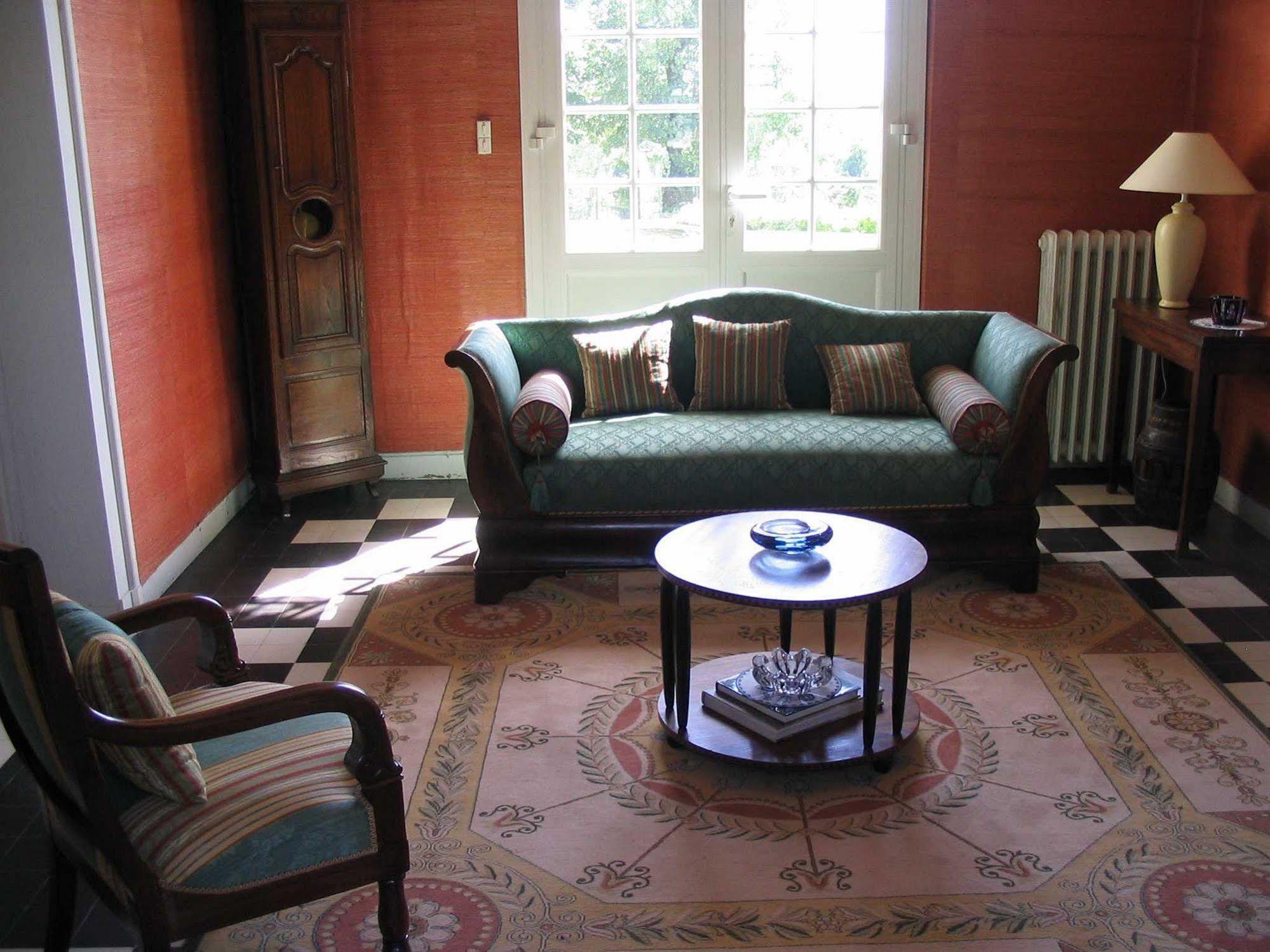 Chateau Belles Graves Bed & Breakfast Pomerols Bagian luar foto