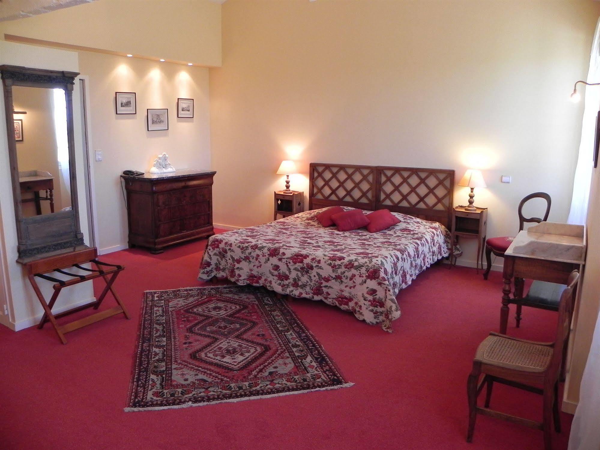 Chateau Belles Graves Bed & Breakfast Pomerols Bagian luar foto